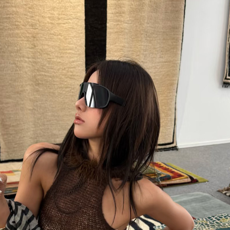 黑色大框骑行墨镜女潮个性高级感凹造型防紫外线度假出片太阳眼镜,淘宝优惠券,粉丝福利购,淘宝优惠卷
