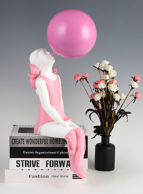 潮流卡通吹气球的女孩家居摆件