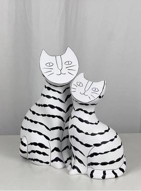 现代简约手绘轻奢黑白条纹猫树脂猫摆件样板房售楼处软装品汤圆猫