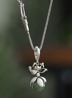 925银新中式女莲花翡翠碧玉吊坠