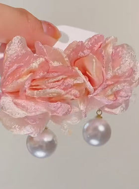 粉色布艺花朵夸张耳环女时尚