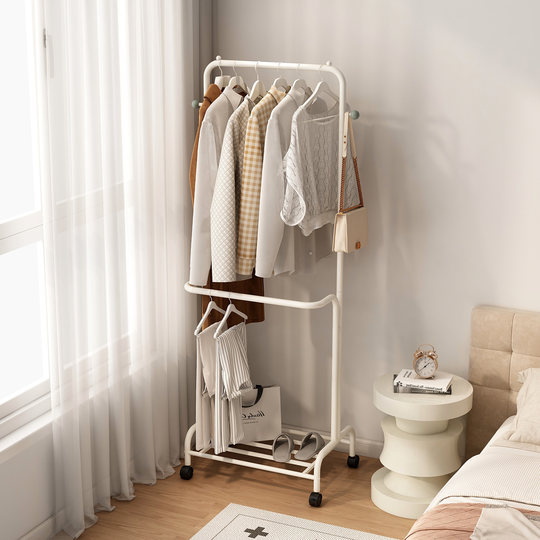 Slip-Schlafzimmer-Kleiderständer aus Eisen im cremefarbenen Stil