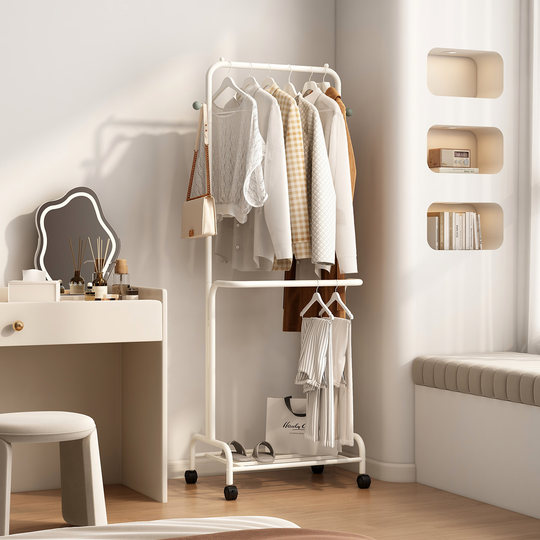 Slip-Schlafzimmer-Kleiderständer aus Eisen im cremefarbenen Stil