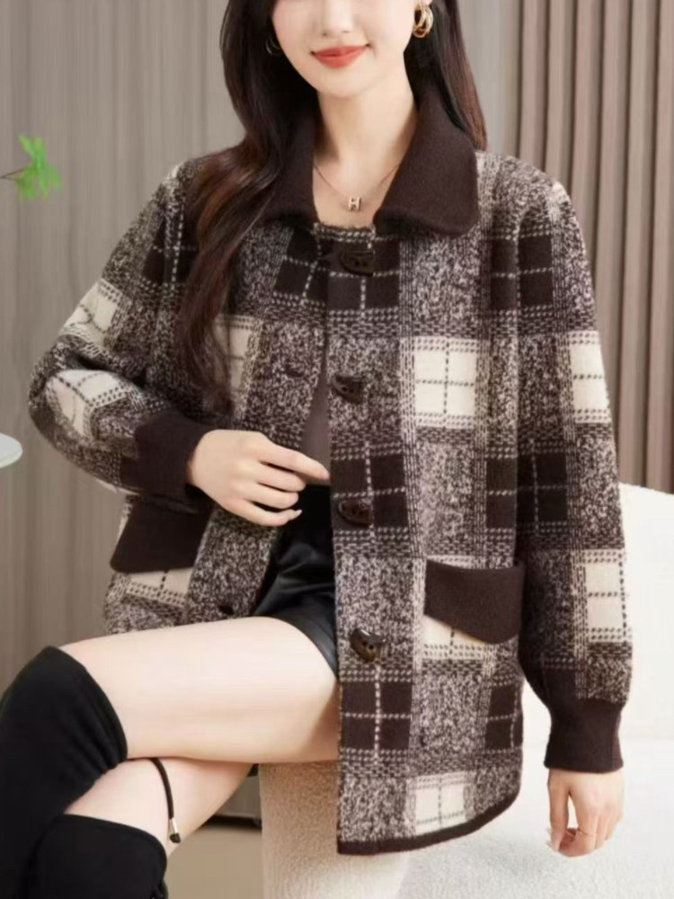 春秋季中老年宽松翻领女士外套上衣时尚妈妈装显瘦洋气格子夹克潮