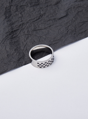 冷淡风黑白格子钛钢戒指男女时尚