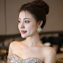 Van System Earrings 2023 New Advanced Senses Small Crowd Design Bridal Wedding Dresses Earrings Exaggerated Temperament Big Ear Spikes