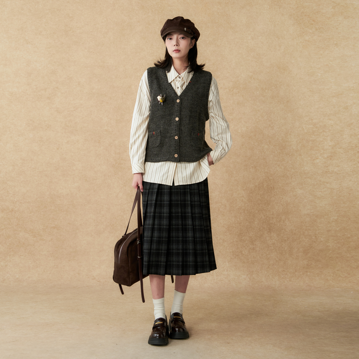 西町村屋文艺风马甲女装2025冬季新款趣味针织短款马夹XHAD10008 - 图1