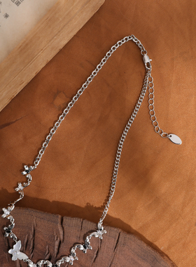 西町村屋气质百搭清冷蝴蝶项链