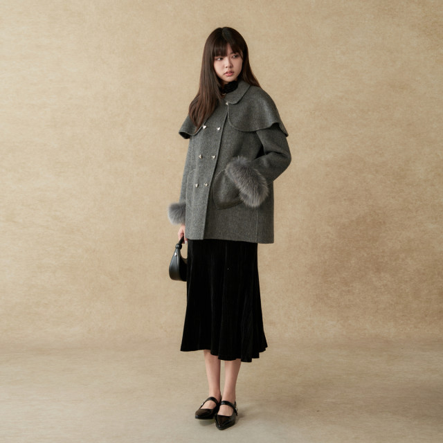 西町村屋千金风大衣女装2025冬新款斗篷羊毛短款双面呢XXAD10033