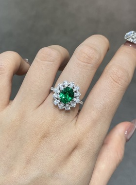 2克拉绿色培育沙弗莱石荧光绿戒指S925银气质镀金轻奢时尚小众