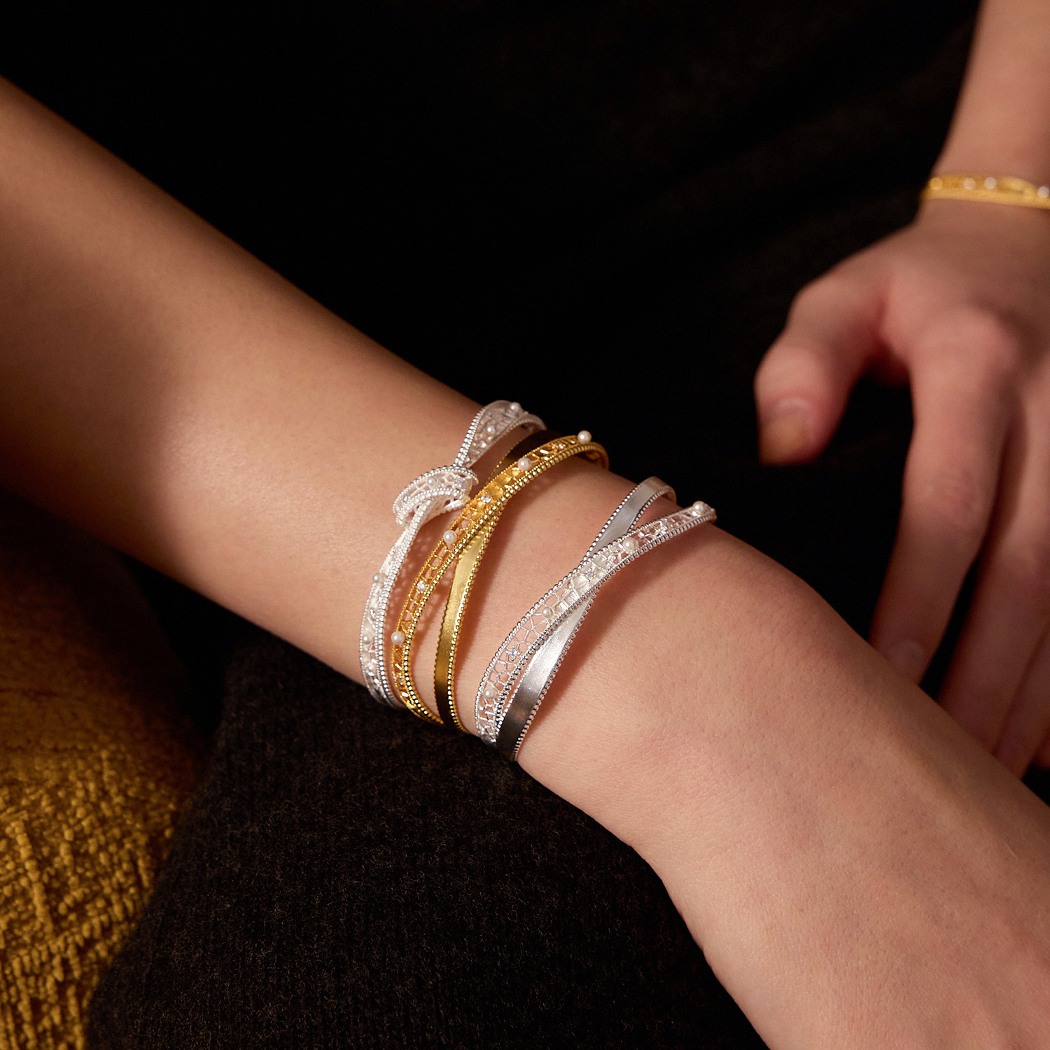 【新款】ARSIS纯真年代复古交织飘带手镯法式手饰轻奢高级感配饰,淘宝优惠券,粉丝福利购,淘宝优惠卷