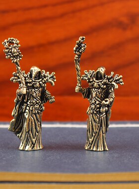 2026跨境黄铜复古做旧法师巫师桌面摆件摆设小铜器创意法师斗篷小