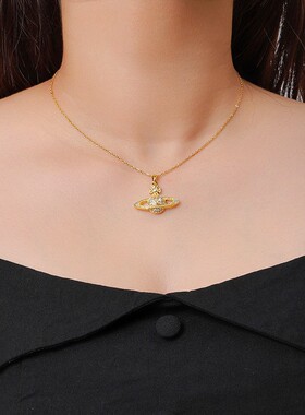 2026太后图形微镶锆石钛钢项链女ins铜真金电镀气质流苏锁骨链飞