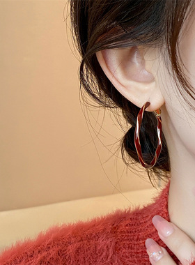 红色扭扭大圈圈耳环氛围感显脸小轻奢耳圈高级百搭通勤独特耳饰