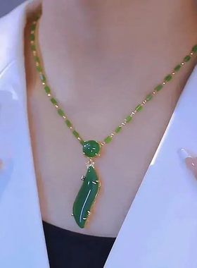 名佳怡美人绿腰绿色玉石吊坠复古轻奢长款毛衣链小众高级项链首a8