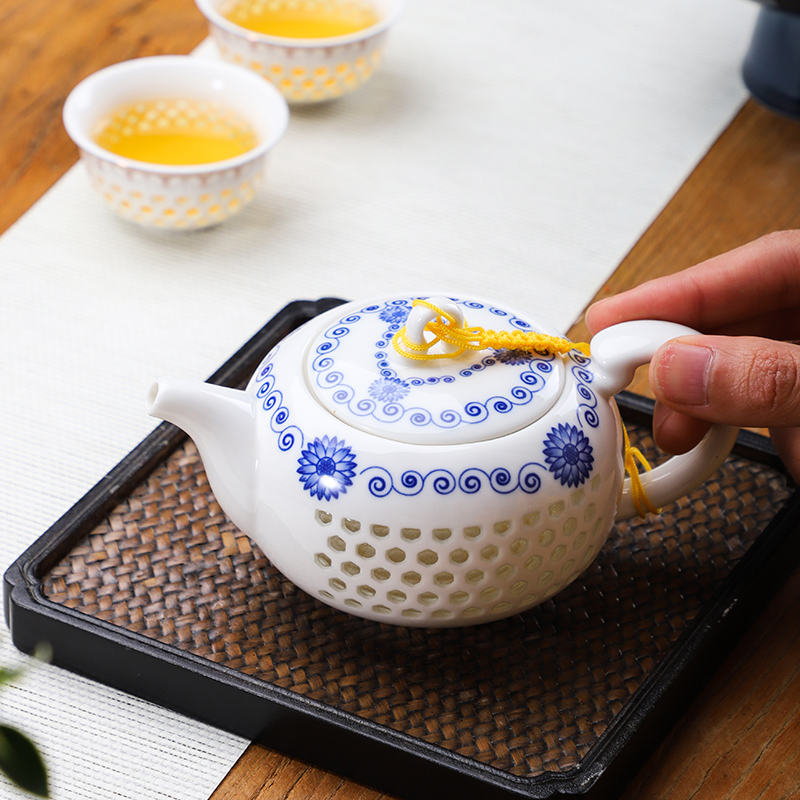 德化白瓷中式茶具玲珑镂空茶壶家用陶瓷功夫茶具单个泡茶壶手抓壶-图1