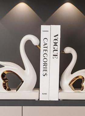 情侣天鹅书档书房摆件高级感轻奢高档客厅酒柜电视柜办公室装饰品