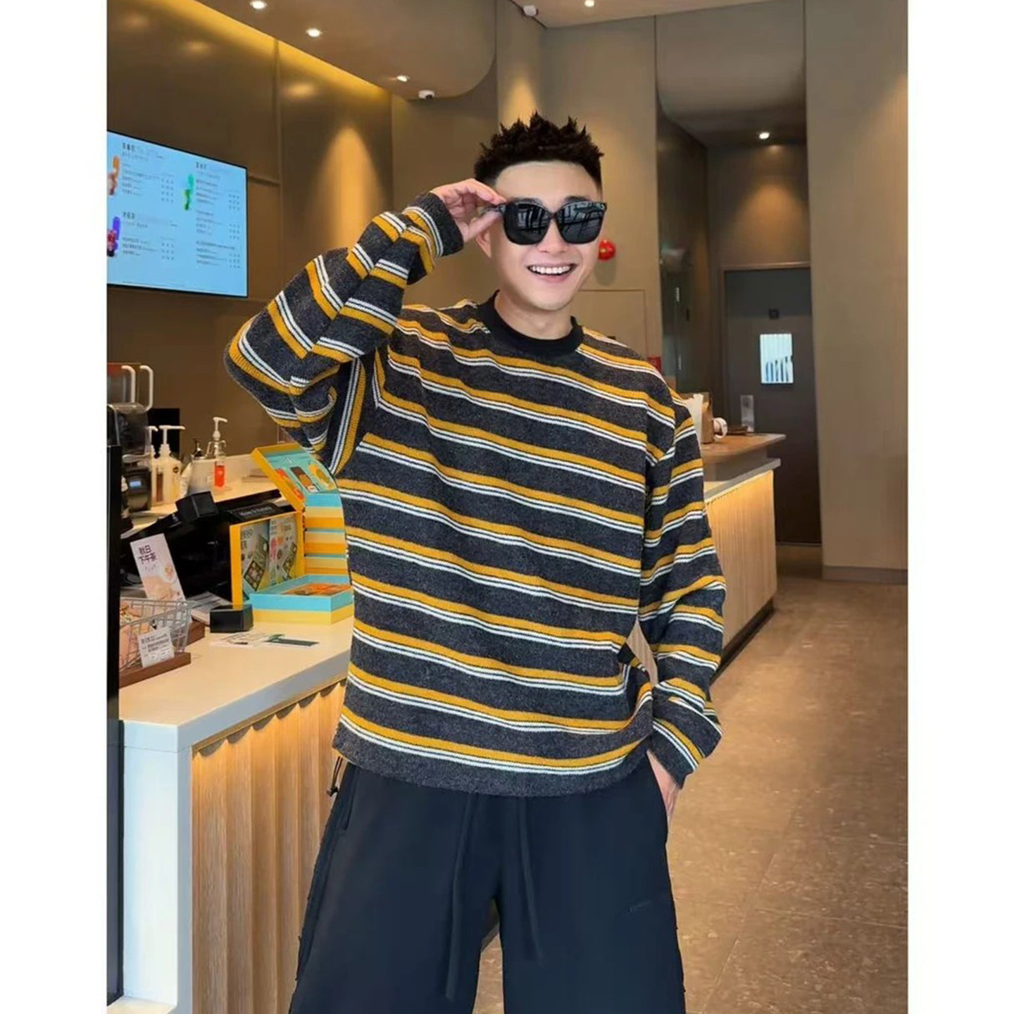 2025秋冬新款撞色条纹长袖针织衫男时尚设计底摆抽绳软糯圆领毛衣,淘宝优惠券,粉丝福利购,淘宝优惠卷