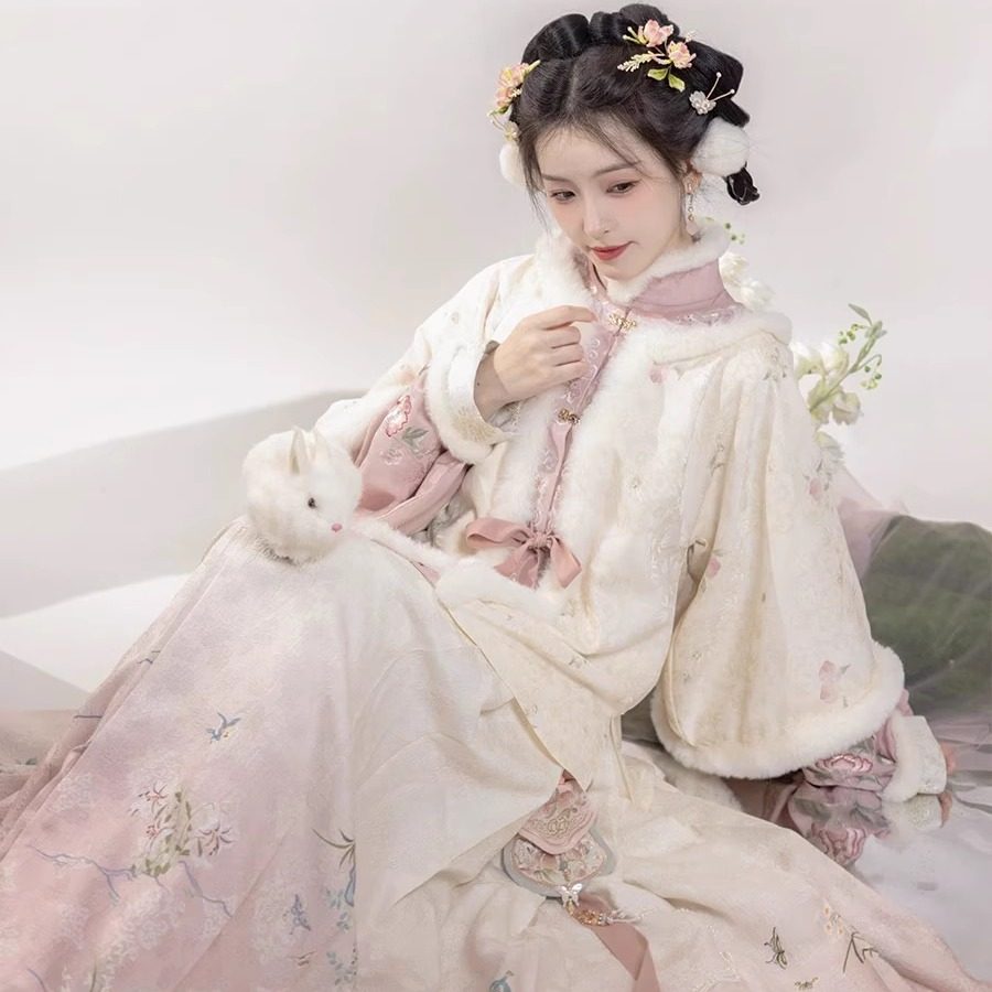 原创明制汉服女远山乔釉玉桃桃秋冬加绒比甲披肩配饰马面裙套装,淘宝优惠券,粉丝福利购,淘宝优惠卷