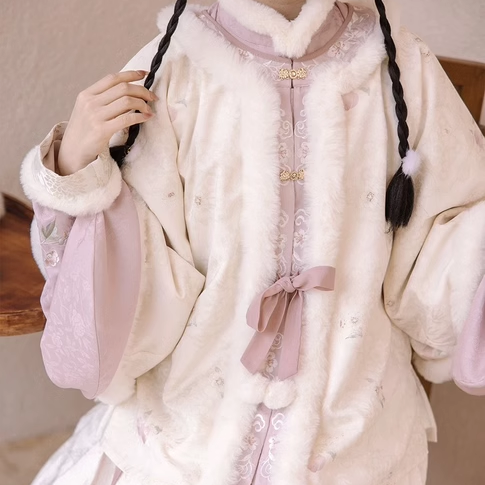 原创明制汉服女远山乔釉玉桃桃秋冬加绒比甲披肩配饰马面裙套装,淘宝优惠券,粉丝福利购,淘宝优惠卷