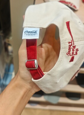 MINISO可口可乐系列米白磨毛拼接棒球帽