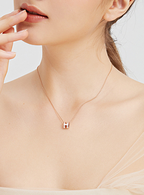 小众锁骨链高级感珐琅吊坠H字母项链气质网红小香风复古毛衣链女