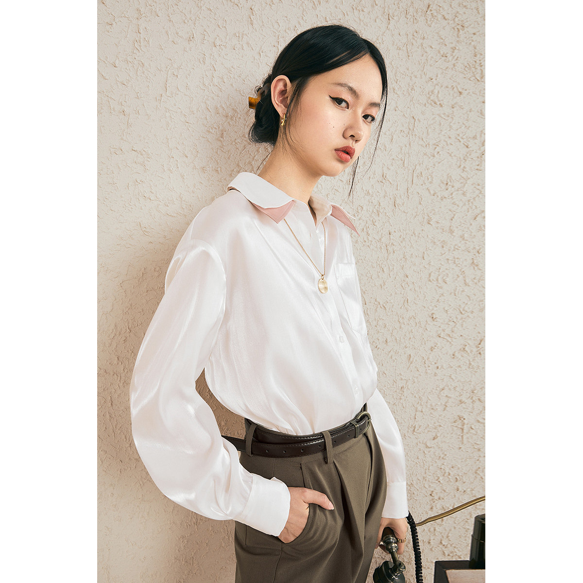 太平年鸟女装官方旗舰店乌白色衬衫 太平鸟慕淳衬衫