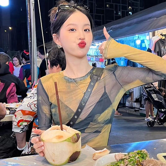 Lace half turtleneck slim French mesh base shirt