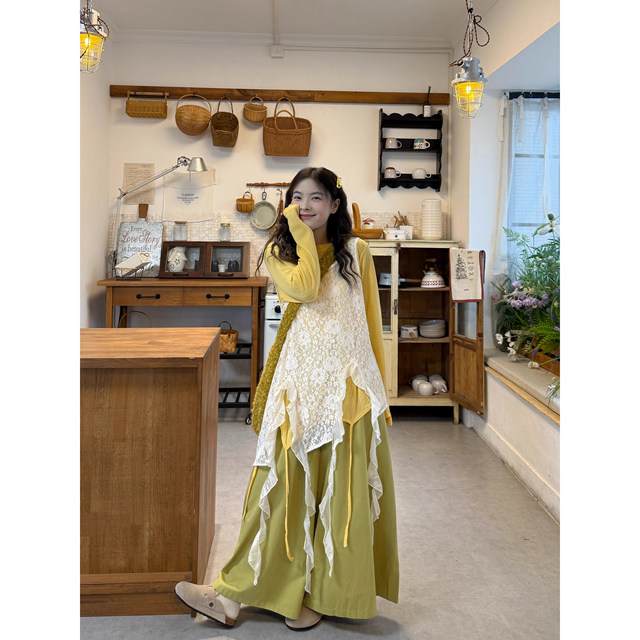ເສື້ອຢືດແບບຍີ່ປຸ່ນແບບ retro ຂອງແມ່ຍິງທີ່ບໍ່ສະຫມໍ່າສະເຫມີ