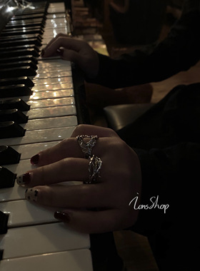 ionsshop熔岩镂空个性轻奢褶皱