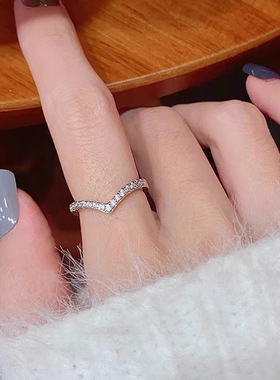 V型排钻戒指2026新款轻奢时尚ins小众设计简约气质指环手饰品定制