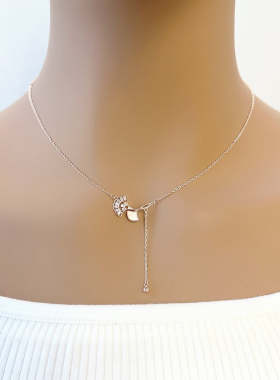 Chomel精致银杏叶吊坠项链