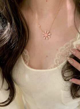 仙气飘飘浪漫粉钻渐变雏菊吊坠项链轻奢小众设计高级感百搭颈链