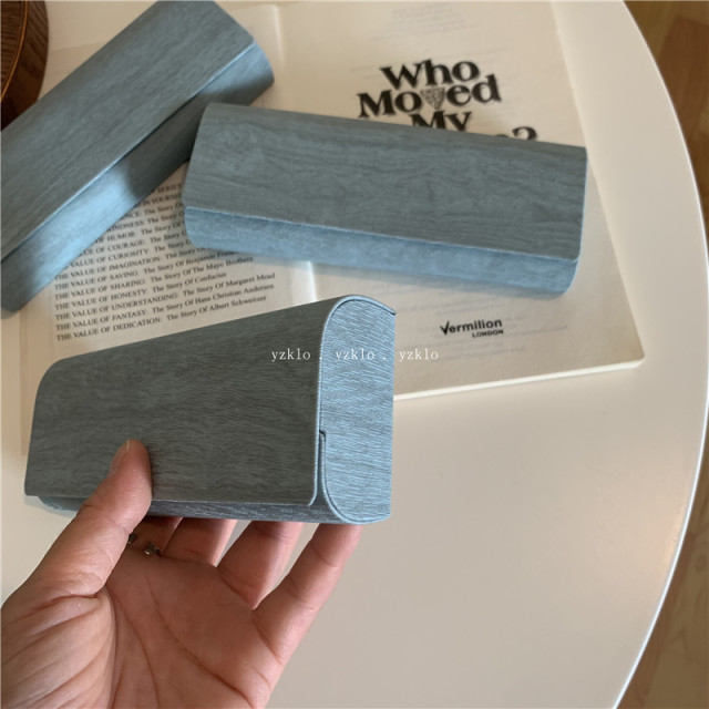 Simple and easy to use ~ Glasses case cost-effective for men and women