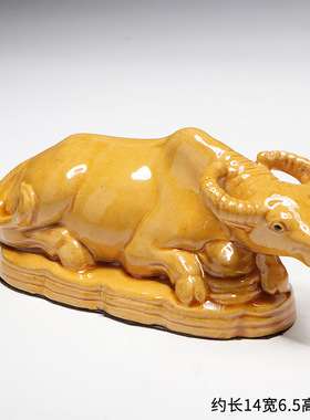 卧牛小摆件黄色陶瓷牛摆件