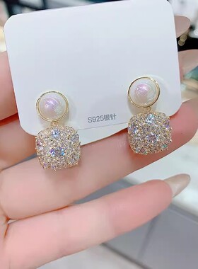 S925银针高级感白色珍珠耳环2023新款潮满钻方形耳钉方块耳坠耳饰