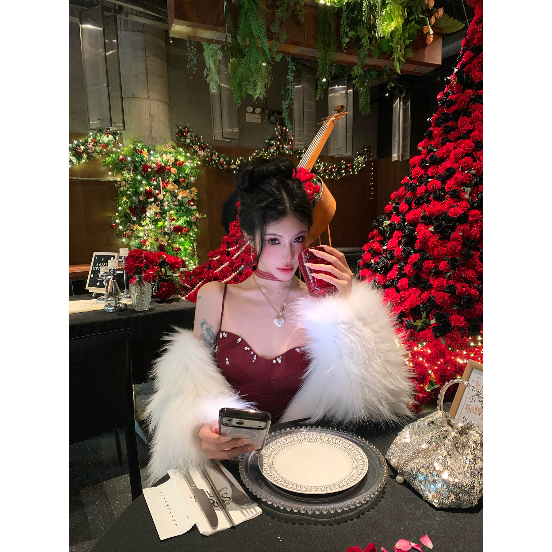 牛了牛了 红色法式套装女2025冬季新款钉珠鱼骨吊带上衣半身裙,淘宝优惠券,粉丝福利购,淘宝优惠卷