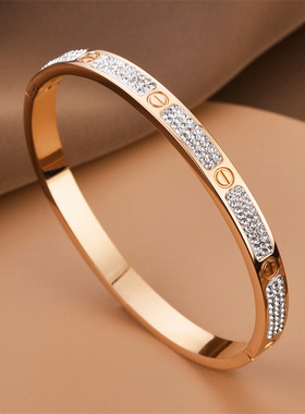 跨境热卖卡加满天星钛钢手镯女轻奢时尚奢华流行不掉色女手镯