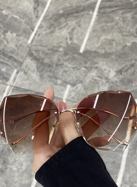 个性蝶形无框切边太阳镜女圆脸时尚浅色优雅前卫气质墨镜防紫外线