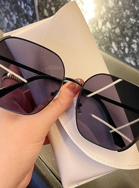 透明蓝色偏光太阳镜多边形