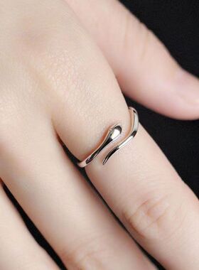 银色灵动小蛇戒指女ins简约小众冷淡风光面食指戒素圈指环可调节