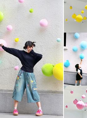 五颜六色的天鹅绒花球签到点墙流行的装饰商店橱窗流行的照片道具