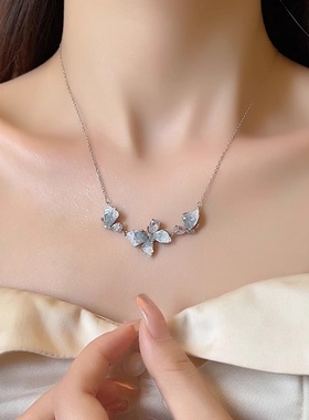 法式气质水晶蝴蝶项链小众设计感新款蓝色渐变颈链锁骨链