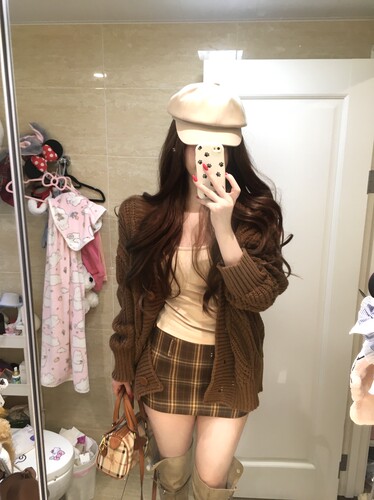 荔桃想睡觉ya【复古伦敦】咖调针织开衫女秋冬慵懒风毛衣外套半裙 - 图1