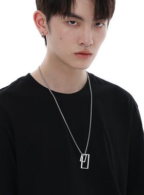 VOYAGE几何镂空方块项链