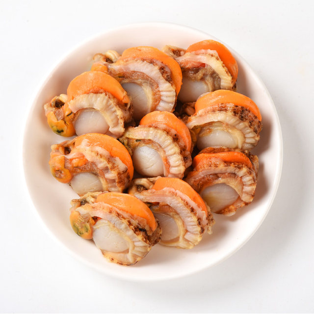 Fresh scallop meat with yellowish paste