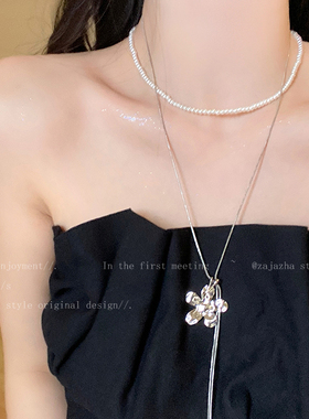 银色花朵珍珠吊坠项链女款秋冬轻奢高级感长款毛衣链叠戴小众配饰