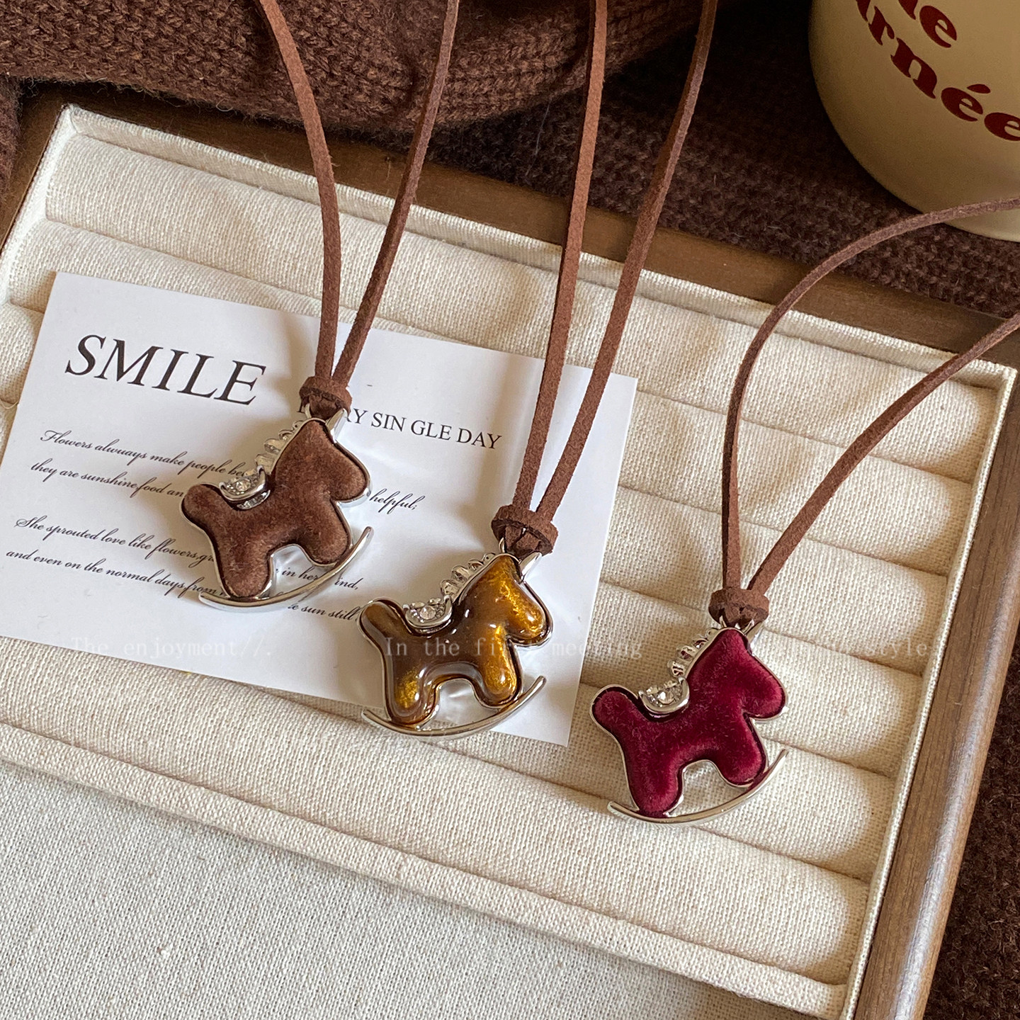 小马送福~红色丝绒本命年小马项链女款秋冬高级感毛衣链马年配饰,淘宝优惠券,粉丝福利购,淘宝优惠卷