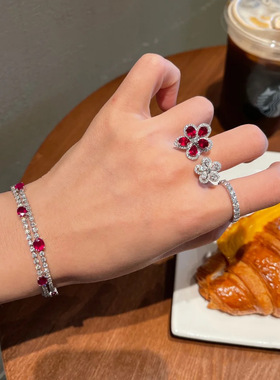 缤纷璀璨红钻石戒指女花朵指环