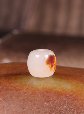 新疆和田玉籽料红皮老型珠手链